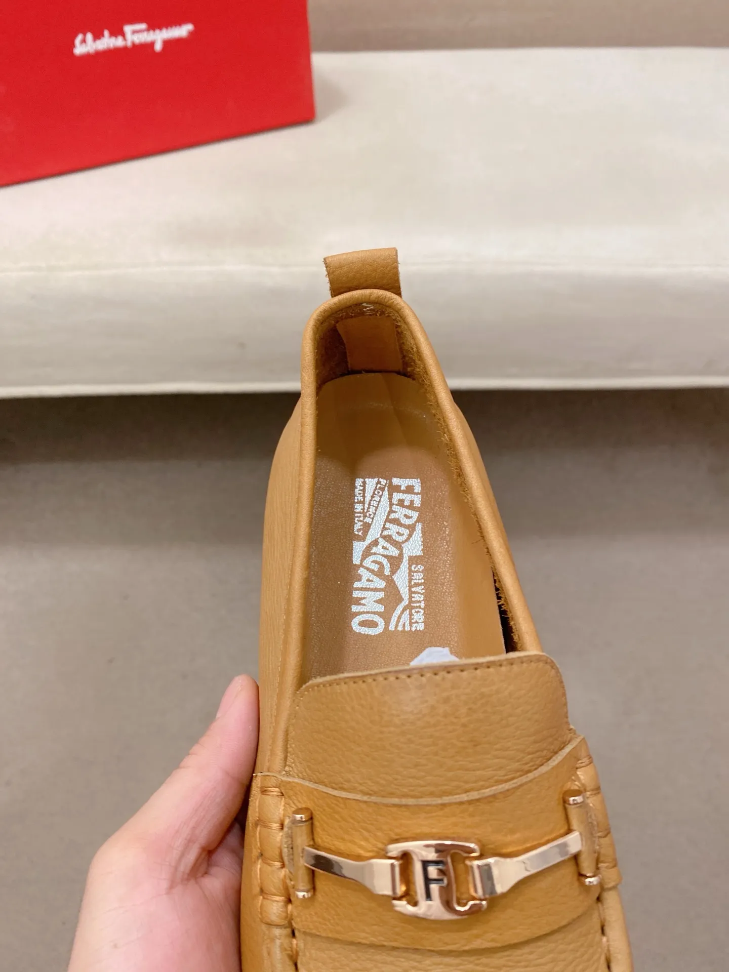Factory price 500💰 Original Ferragamo men's shoes! The world's top brands...Luxury quality...//Fashion and high-end footwear 👍💪🏻...give you a low-key luxury comfort experience👍. The upper is made of pure Italian imported original cowhide and sweat-absorbent sheepskin lining. It is comfortable and breathable, high-end and classy... luxurious and noble!! .. OEM factory shipment [Hug] stall.. Original board. Welcome to taste..38--44.